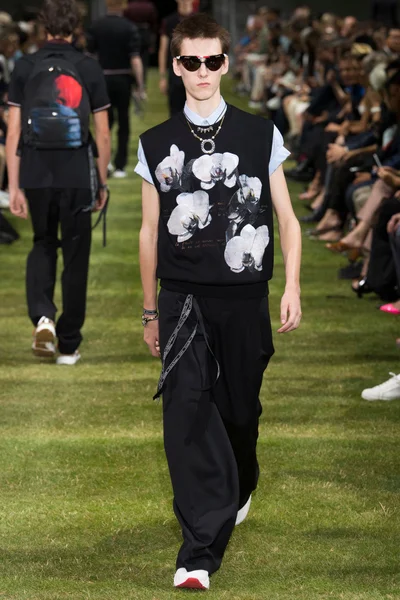 Look 39
